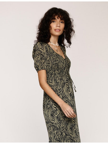 
                  
                    CANDID DRESS
                  
                